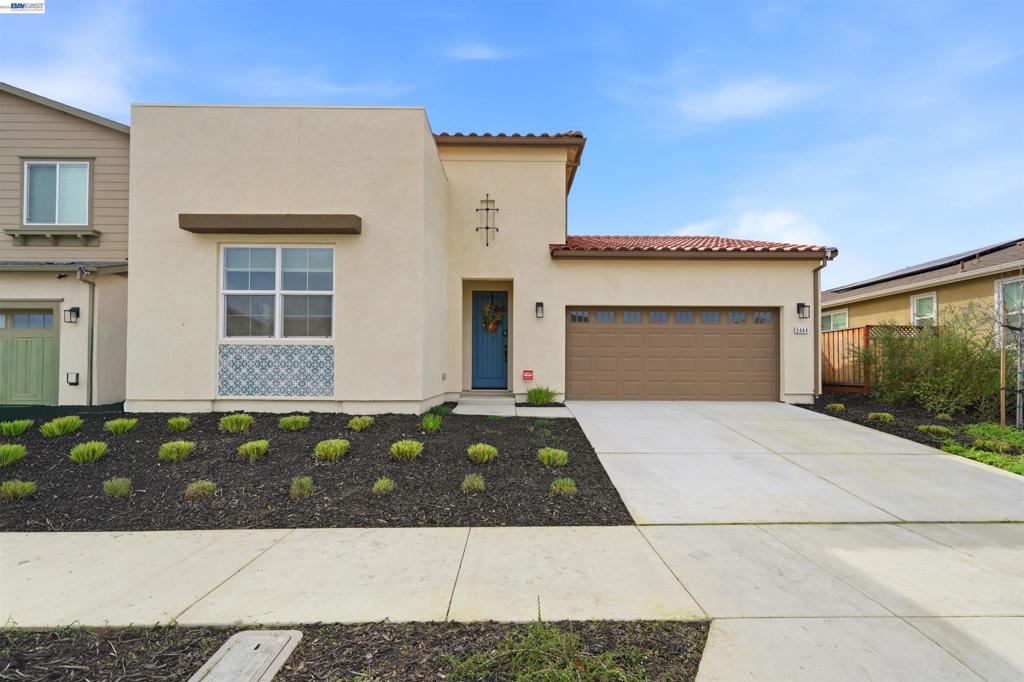 5444 Gray Pine Way
