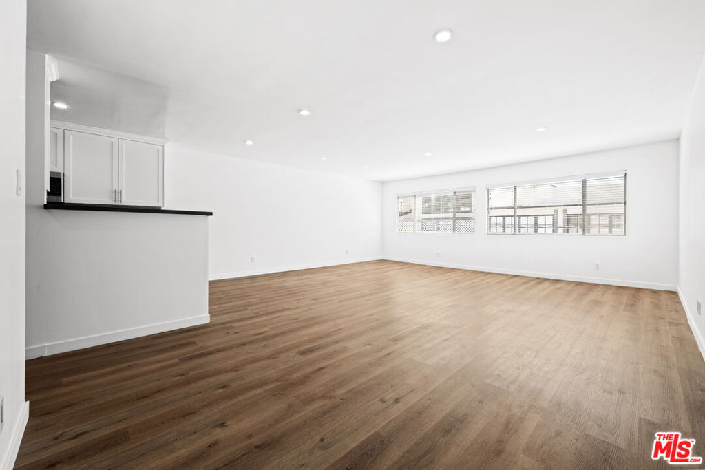 136 S Palm Drive 305