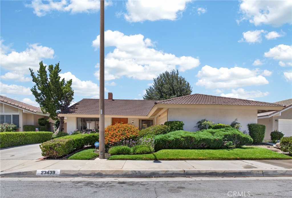 23439 Avenida Rotella