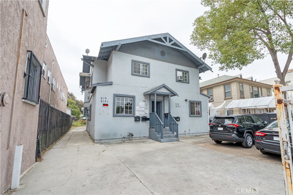 914 W 41st Street