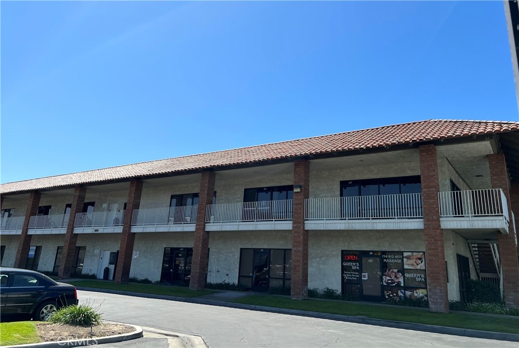 1234 W Chapman W 205