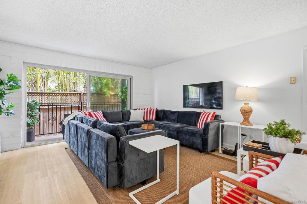 933 D Avenue