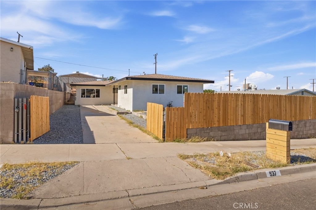 937 E Elizabeth
