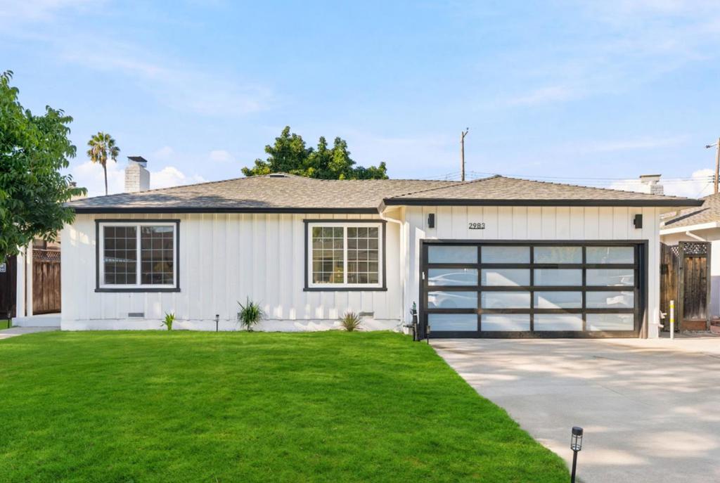 2983 Howell Avenue