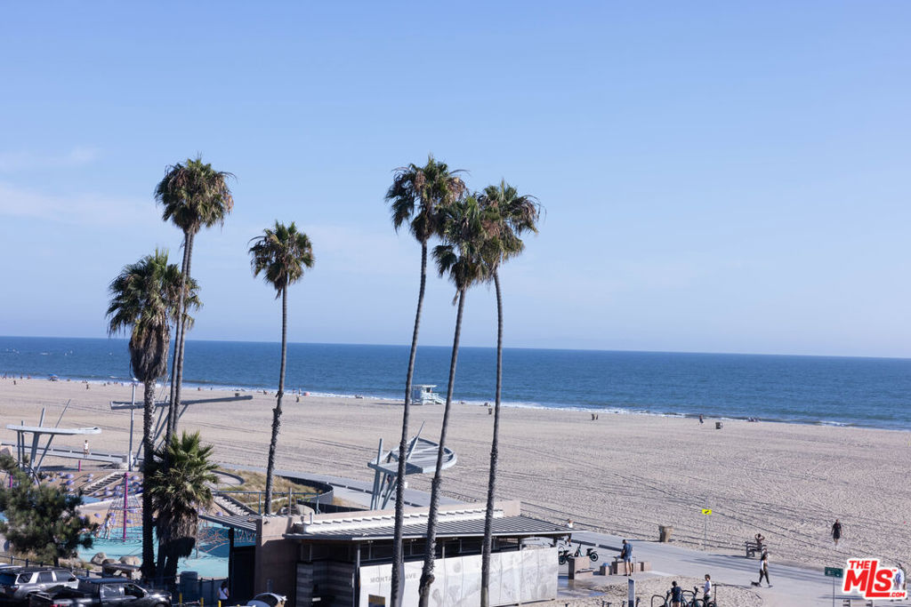 723 Palisades Beach Road 318