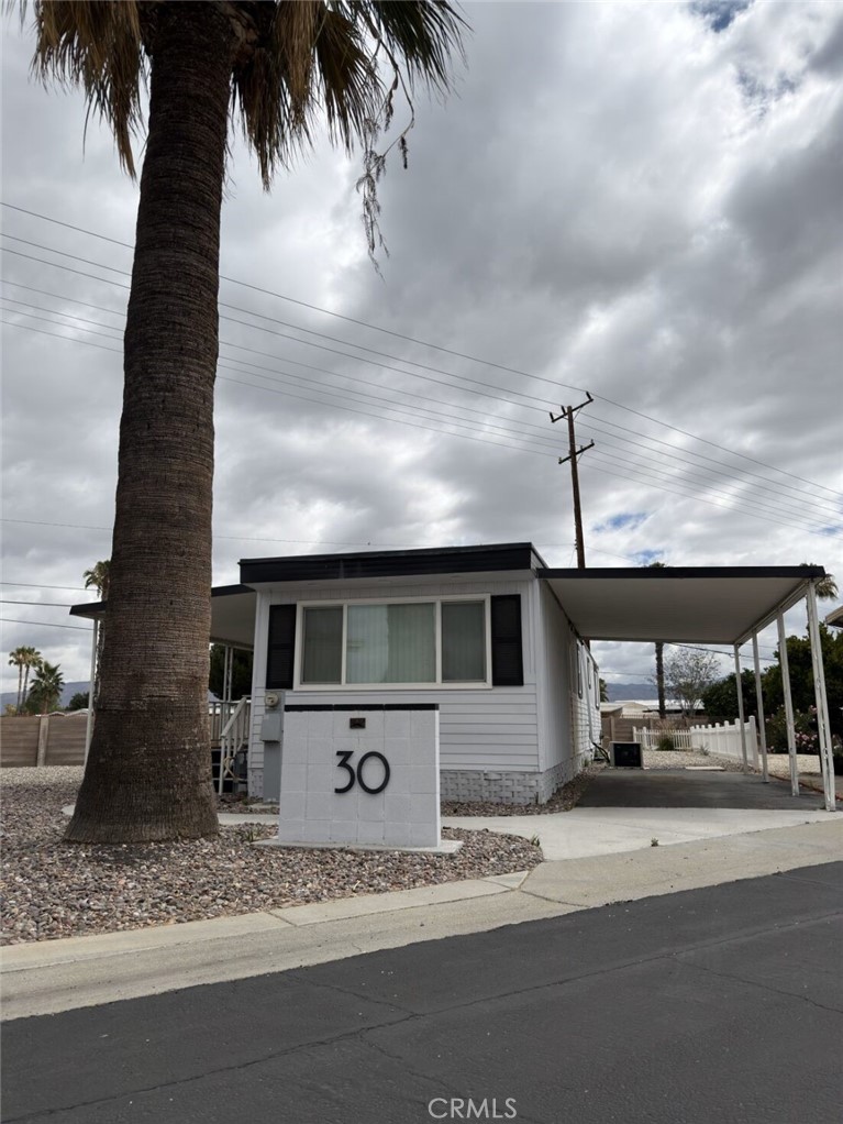 260 N. Lyon Ave. Space 30