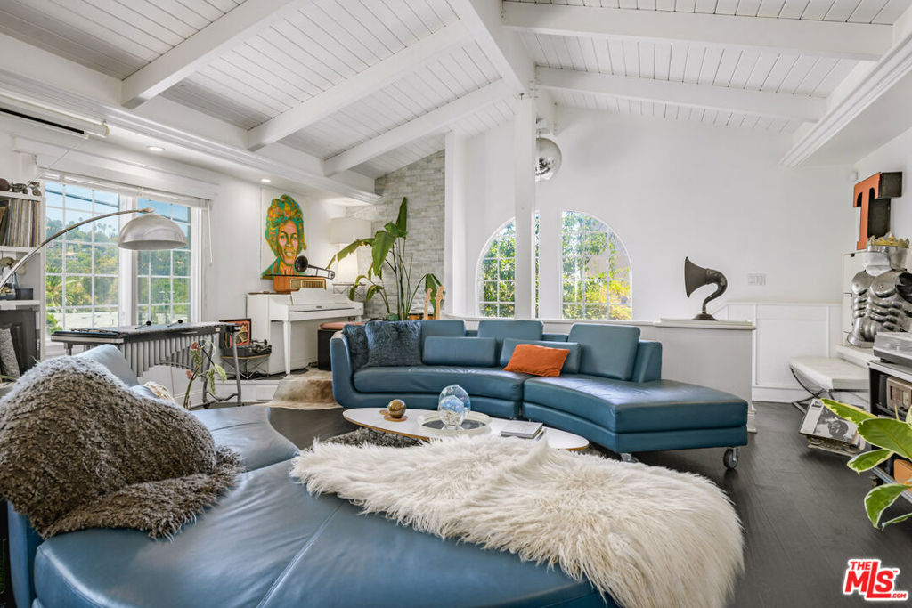 2225 N Cahuenga Boulevard