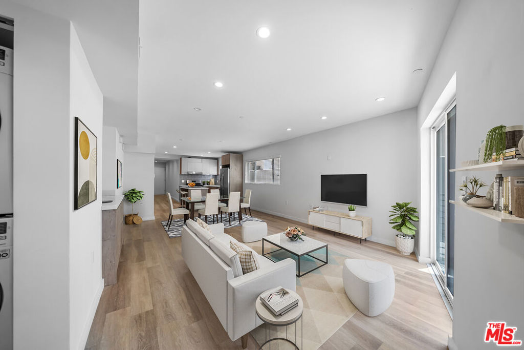 8532 Cashio Street 101