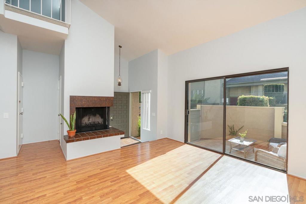 3286 Caminito Eastbluff 114