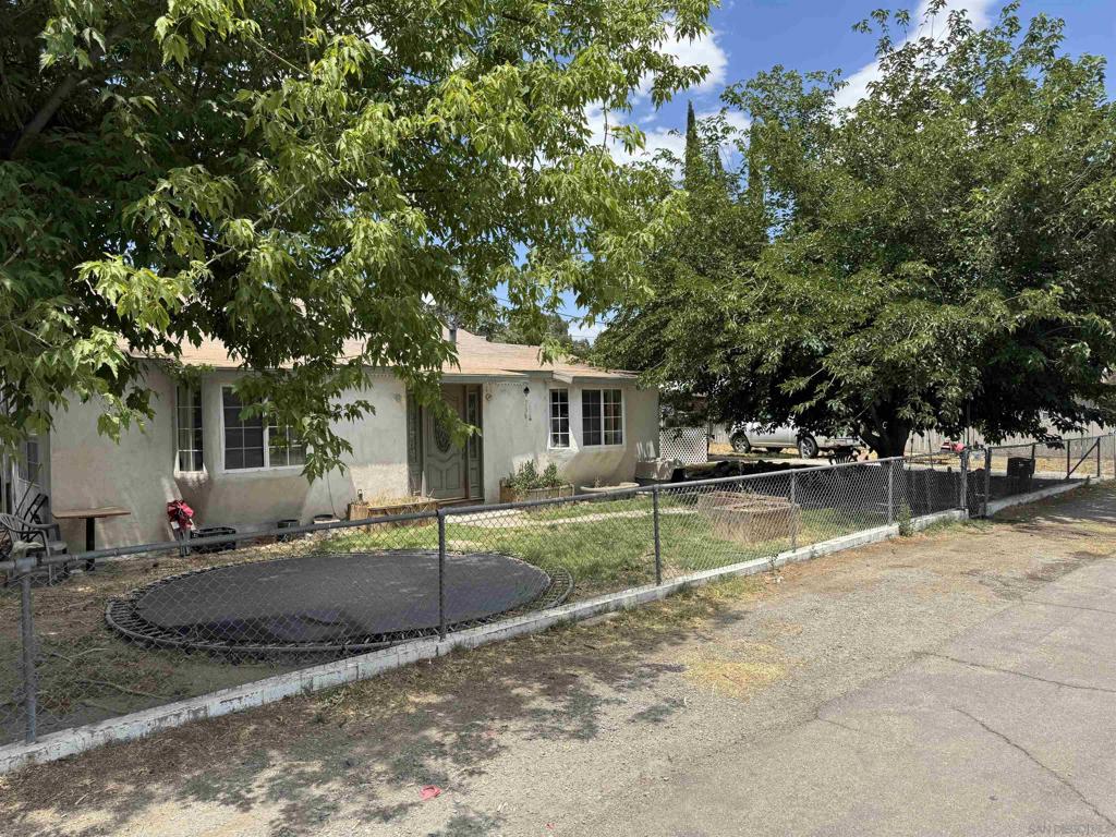 44622 Holtville Ave