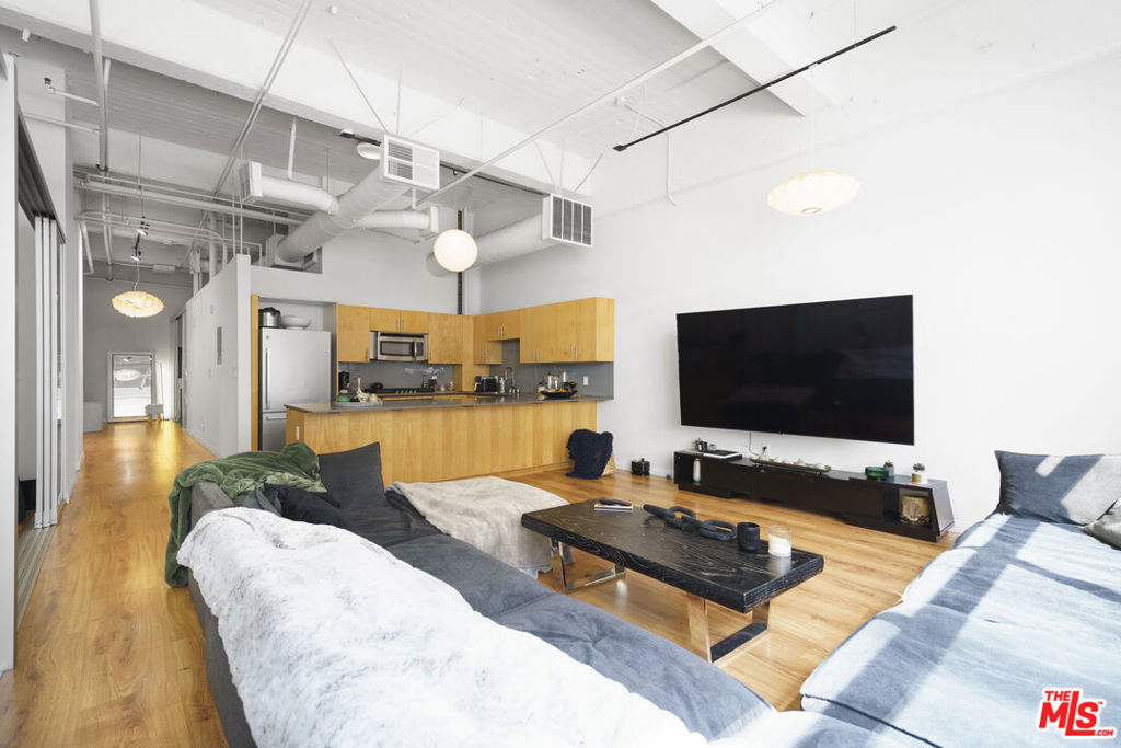 1130 S Flower Street 215