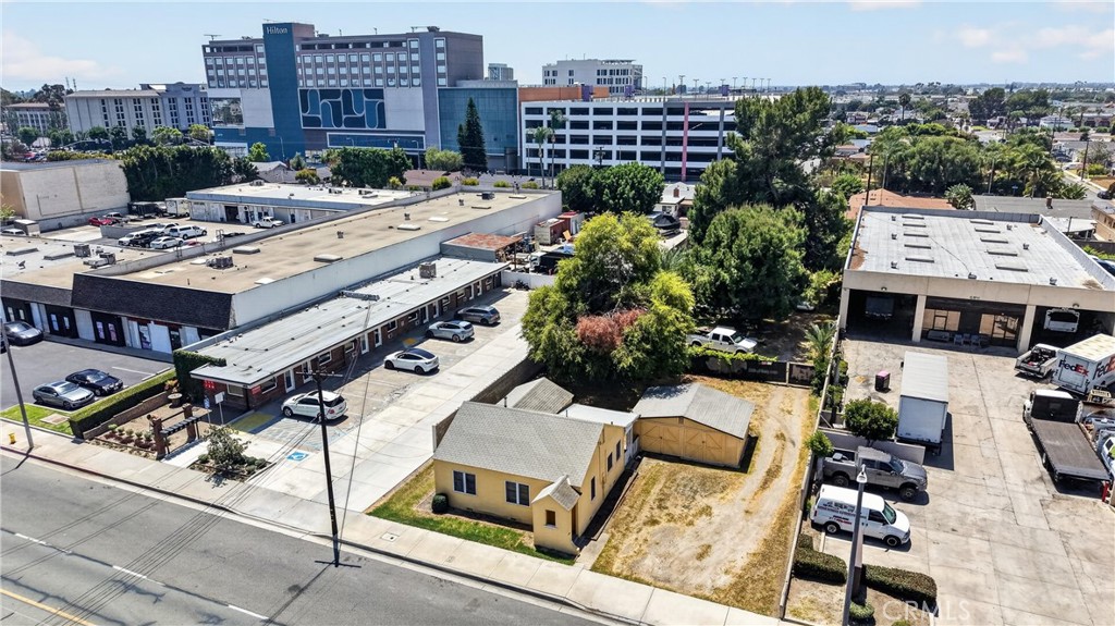 6851 Stanton