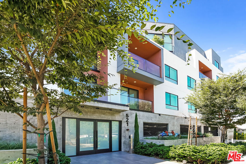 521 N Gramercy Place 305