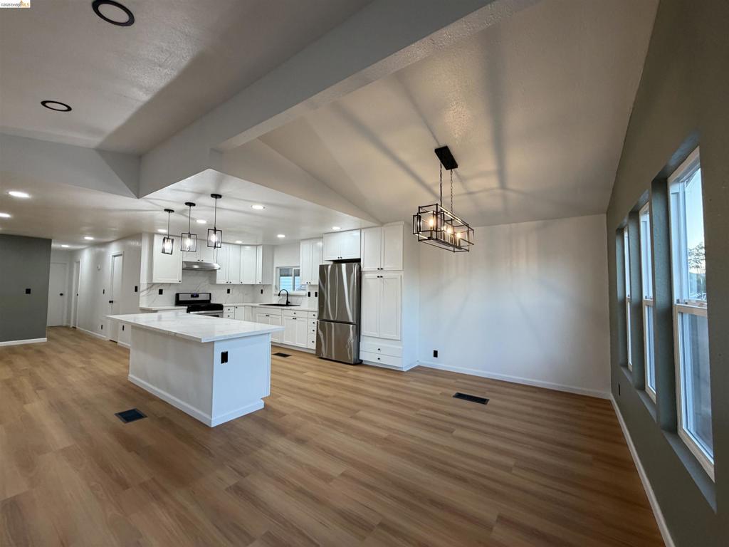 3702 Hawthorne