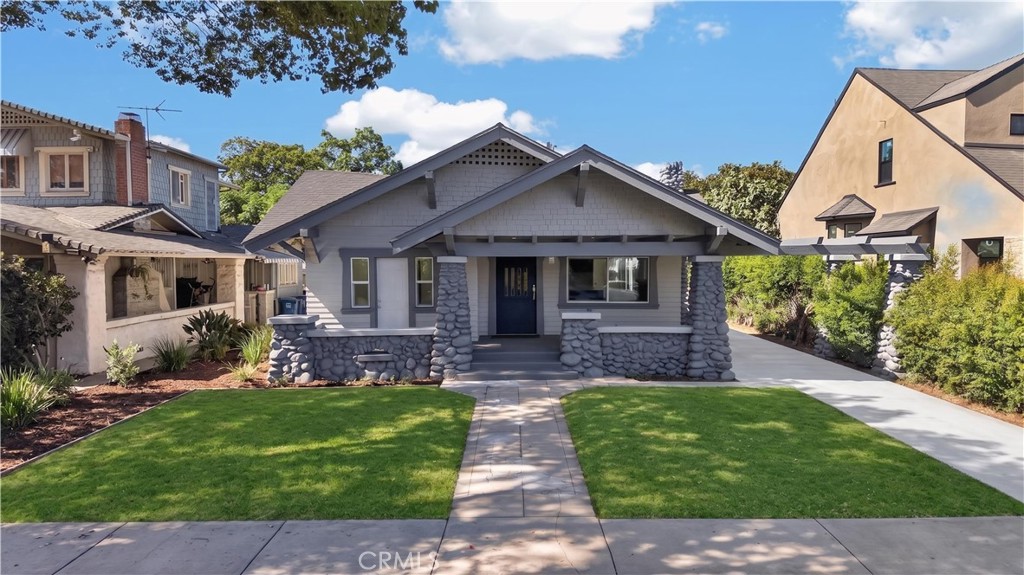 1305 W 46th