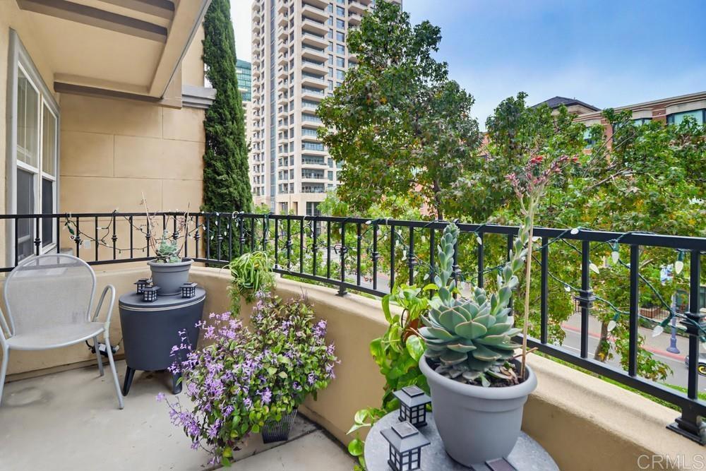 301 W G St 321