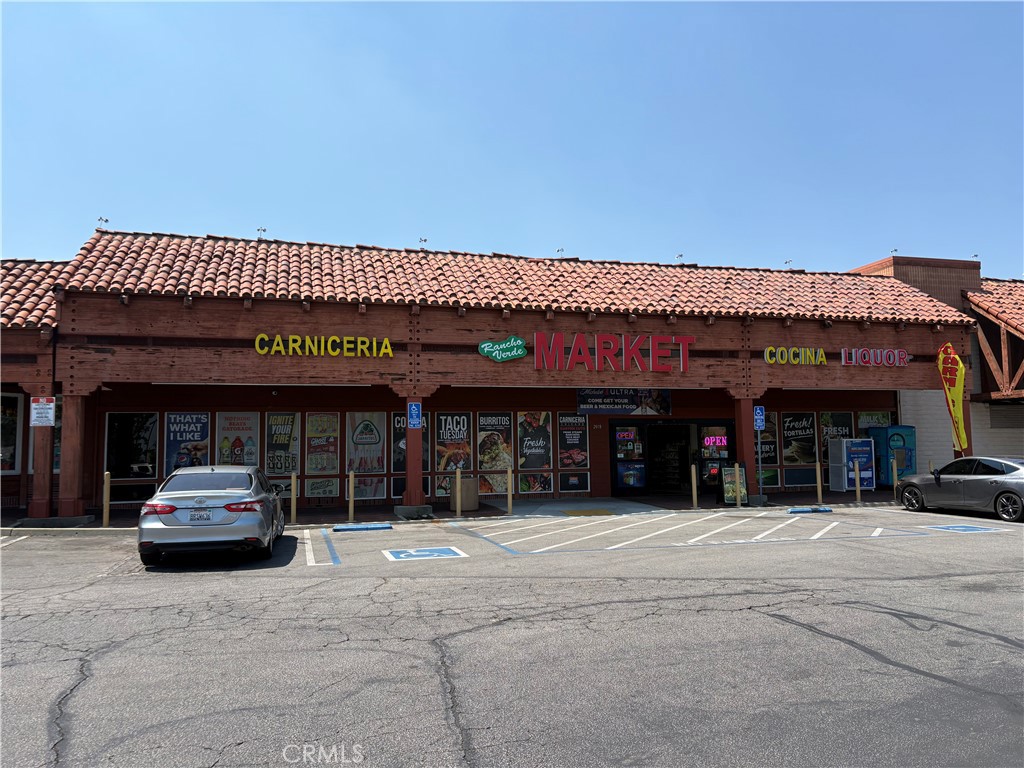 2018 N Riverside Avenue