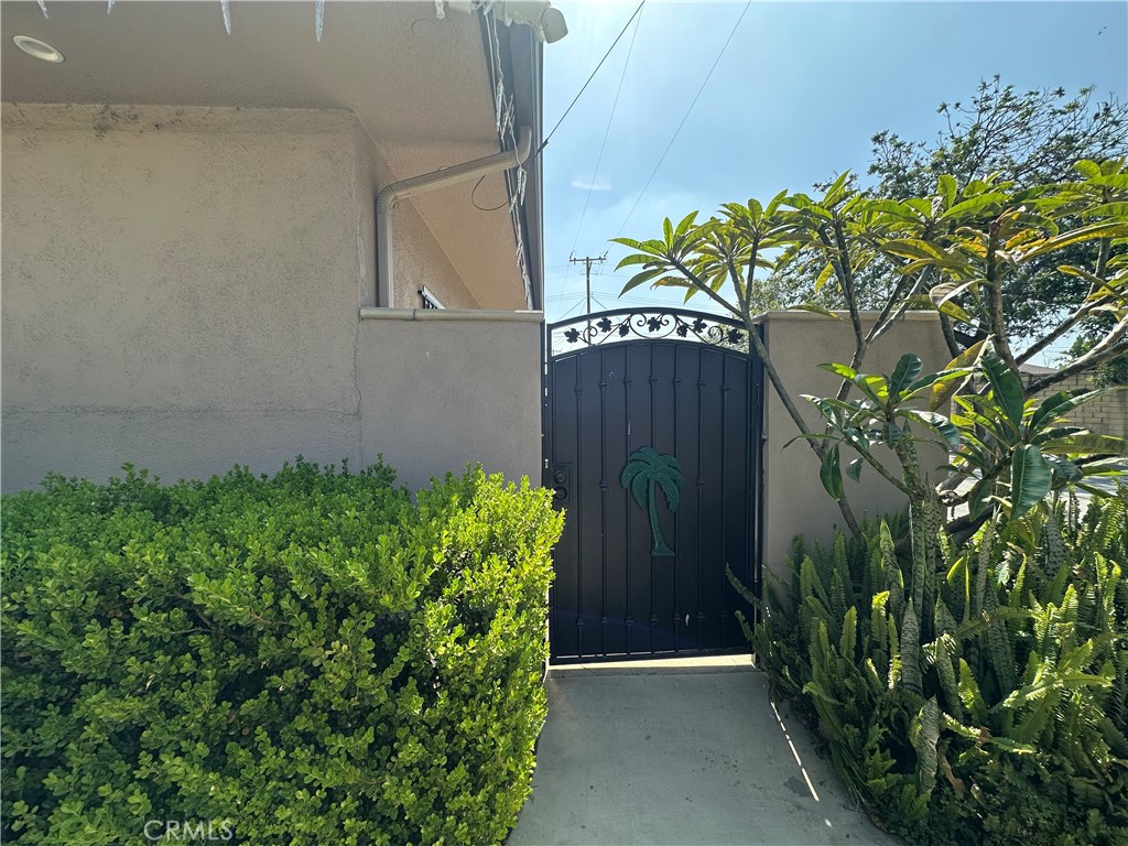 320 N Lyman studio