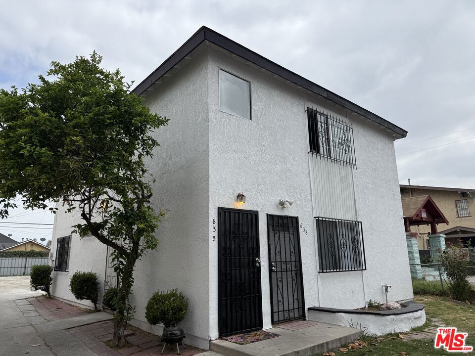 633 W 75th Street