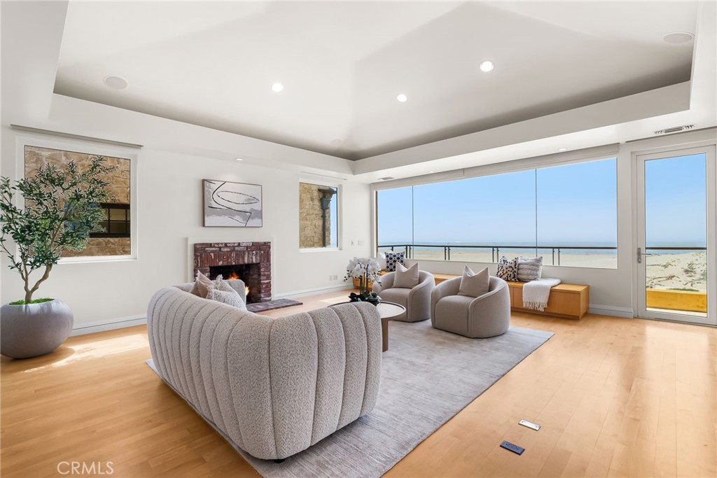 1554 E Oceanfront