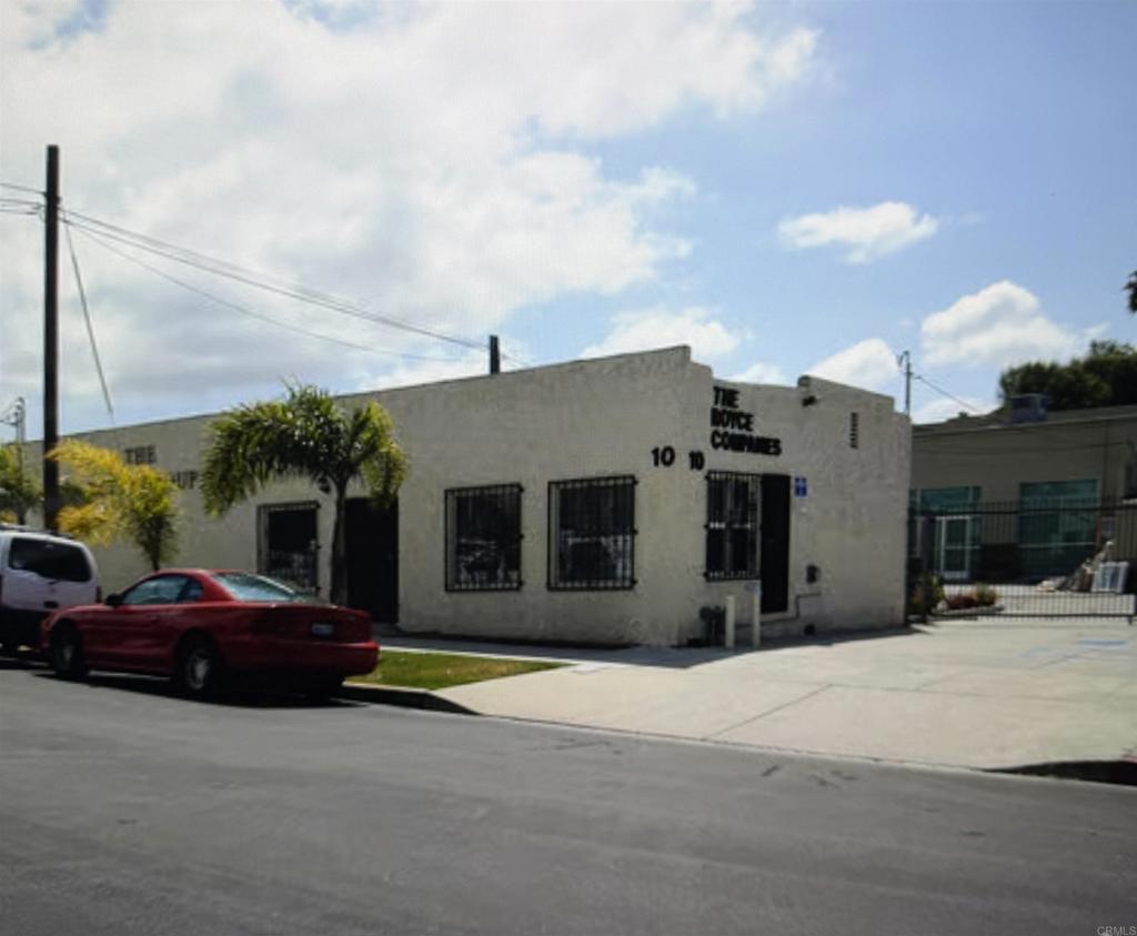 10 E 1st Street E