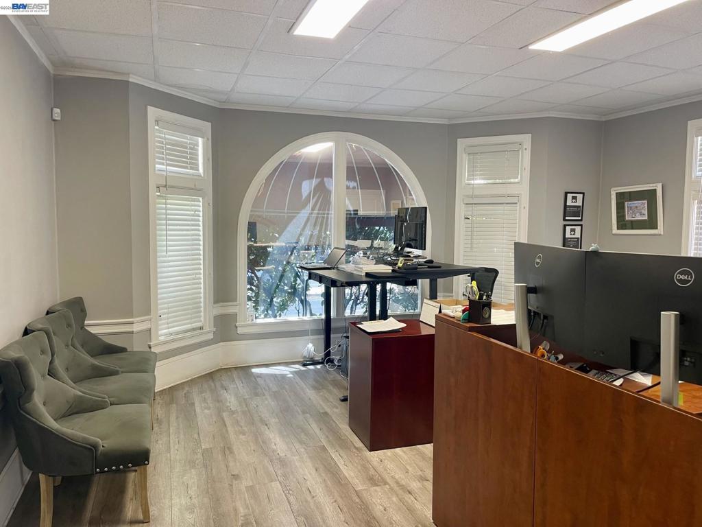370 Grand Ave Suite 1