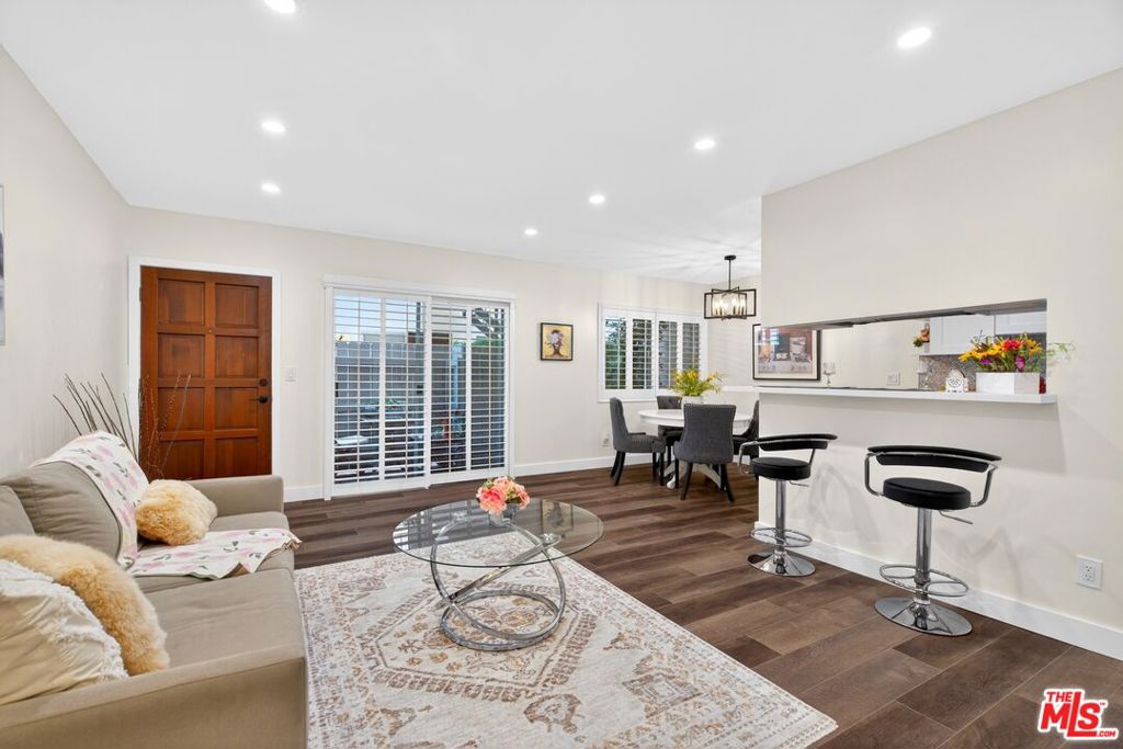 1522 S Centinela Avenue 101