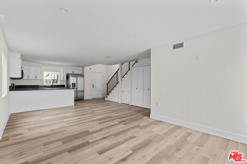 546 N Genesee Avenue