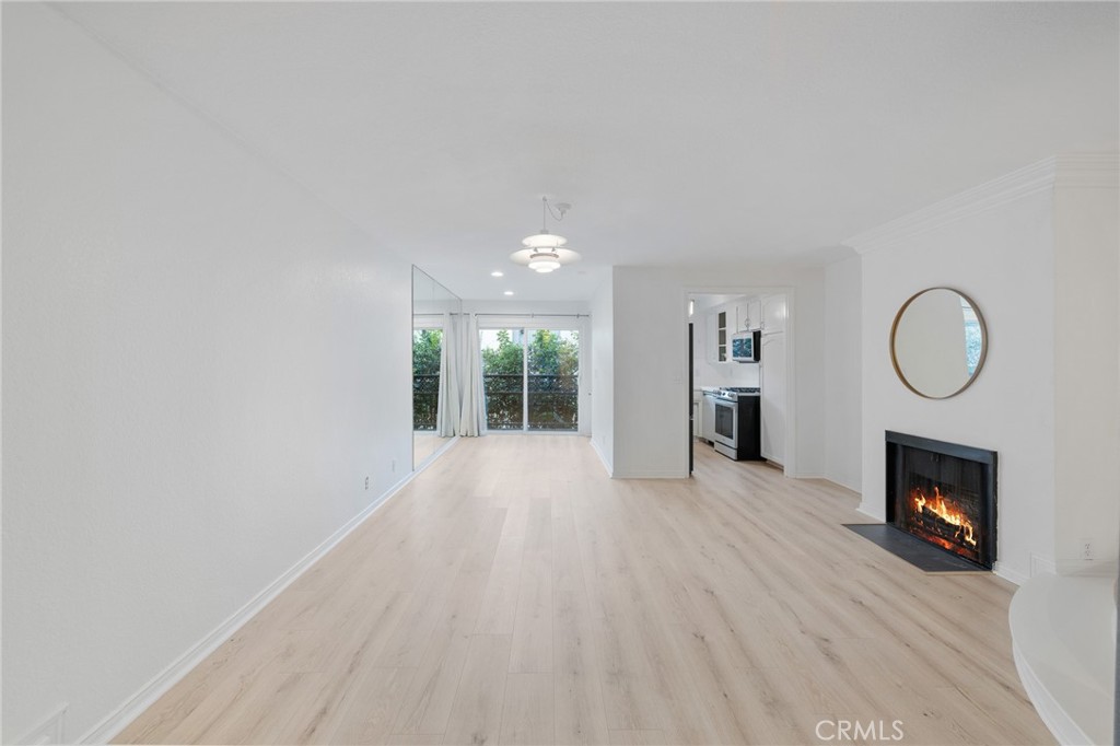 1355 N Sierra Bonita 208