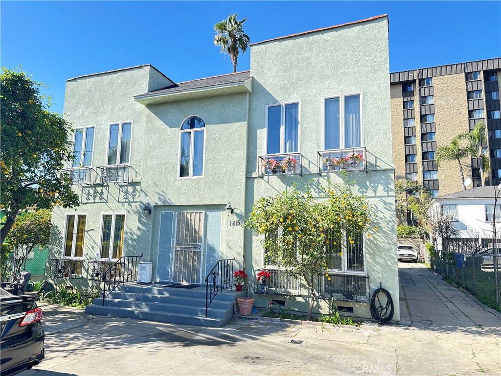 1415 N Mariposa