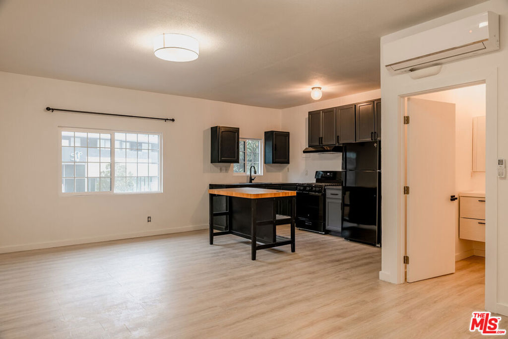 4518 Hollywood Boulevard 10