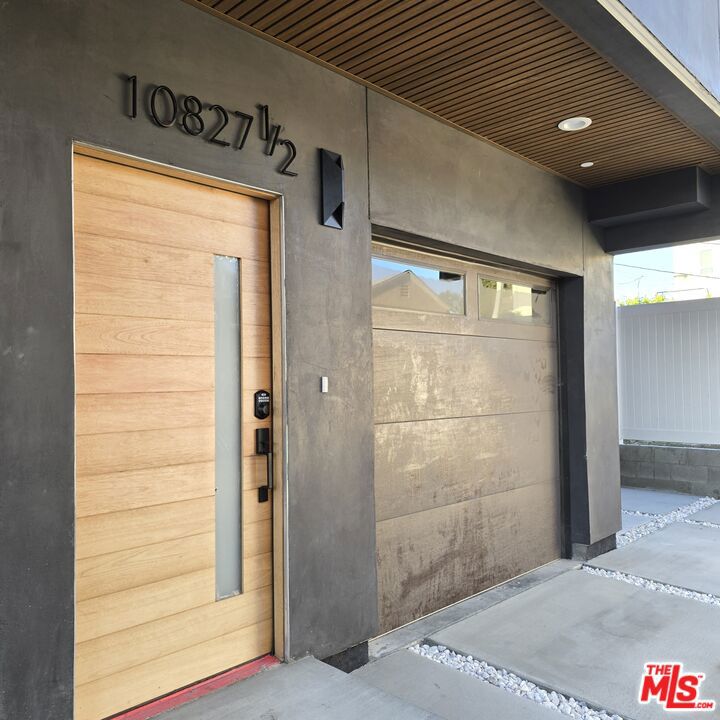 10827 1/2 Peach Grove Street 1/2