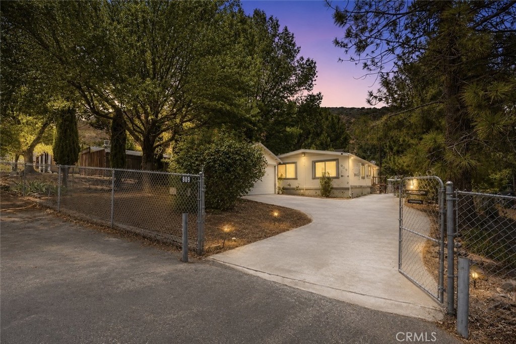 909 Louise Way