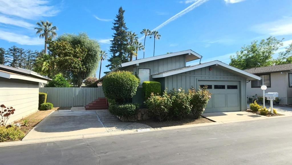 2896 Moss Hollow Drive 2896