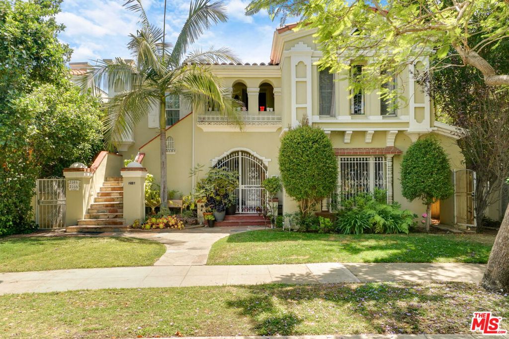 214 N La Peer Drive