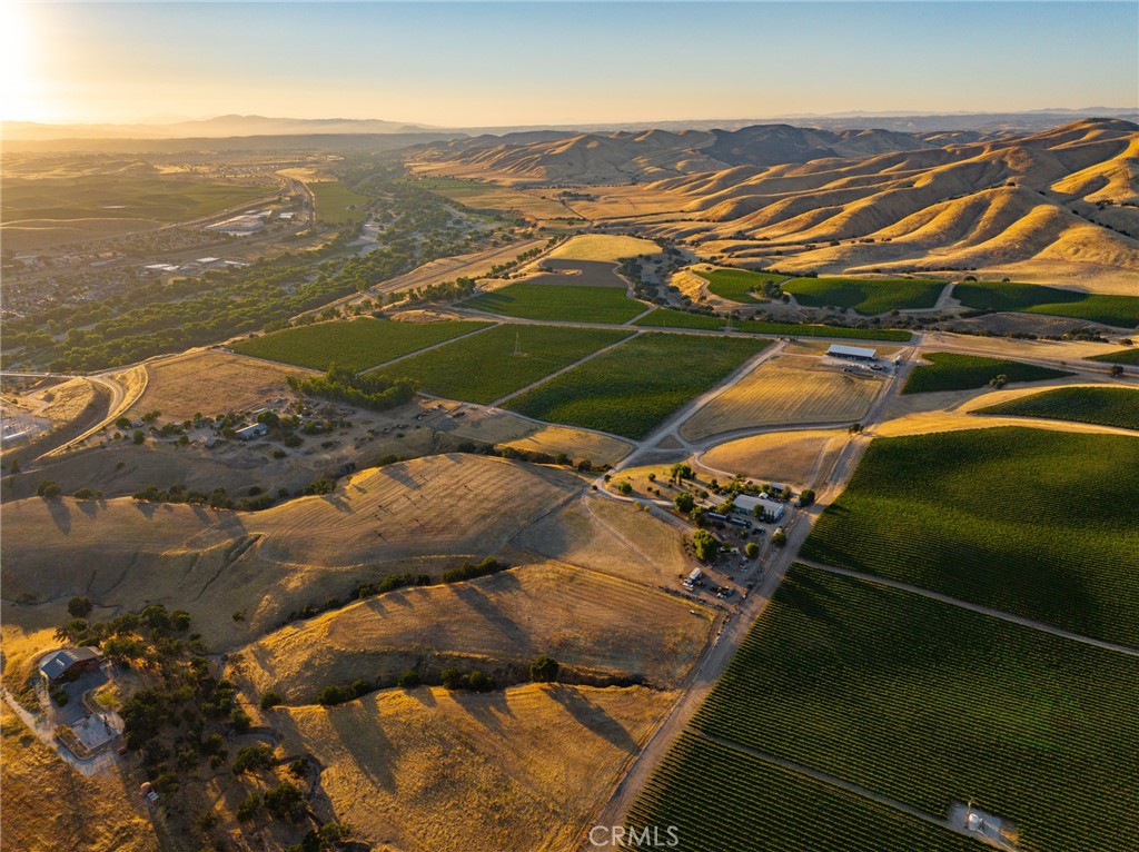 8585 Cross Canyons
