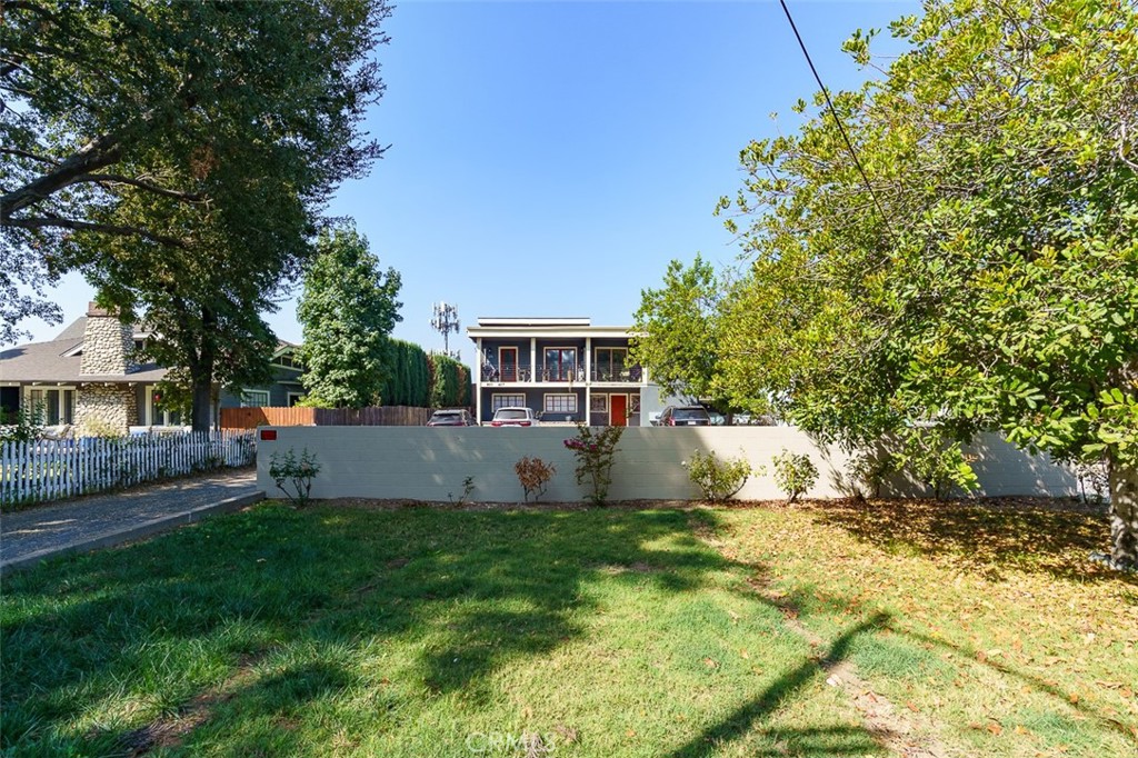 425 N Raymond Avenue