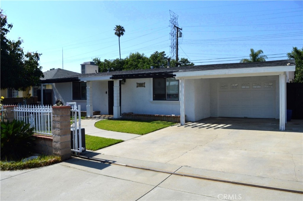 17827 E Laxford