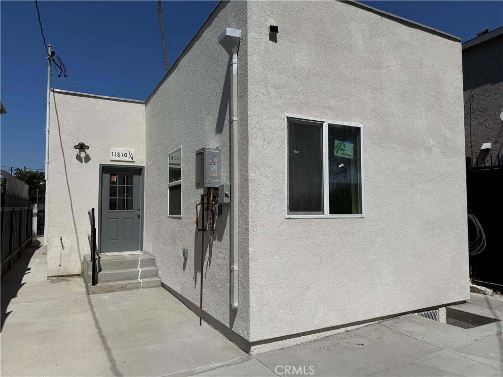 11810 S Figueroa S