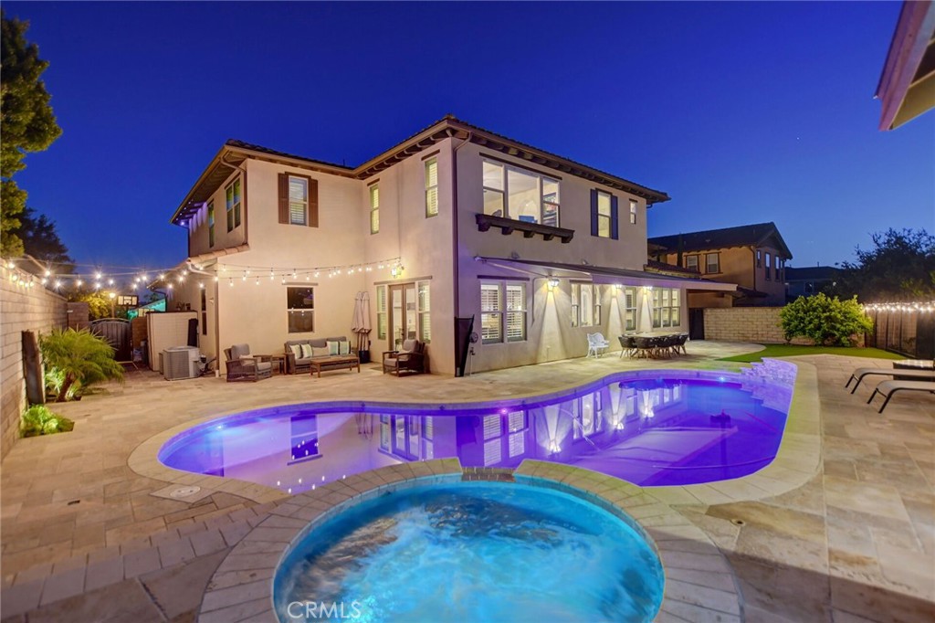 1127 Las Colinas Way