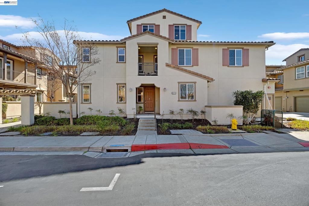 5216 Fioli Loop