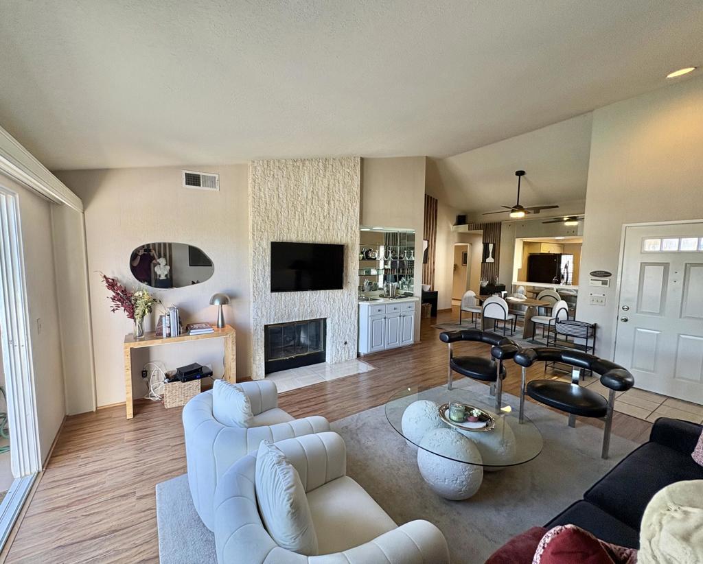 108 Desert Falls Drive E