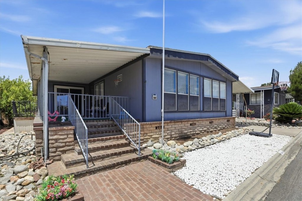 929 E Foothill 198