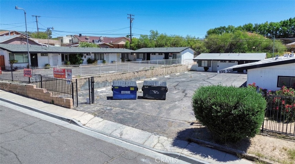 518 W Fredricks
