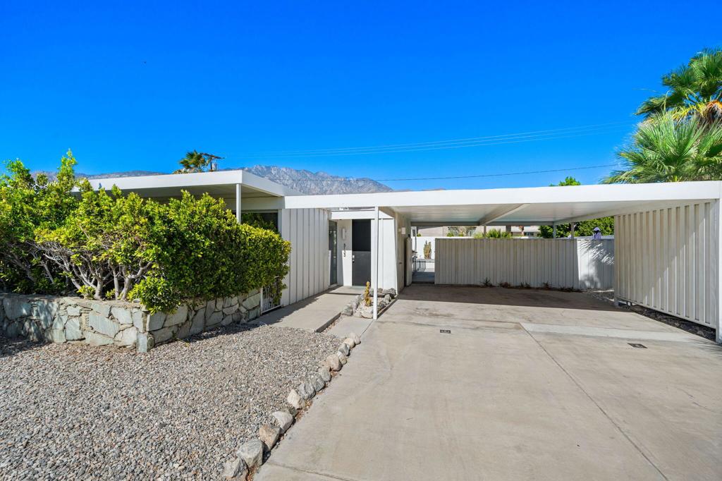 3133 N Sunnyview Drive