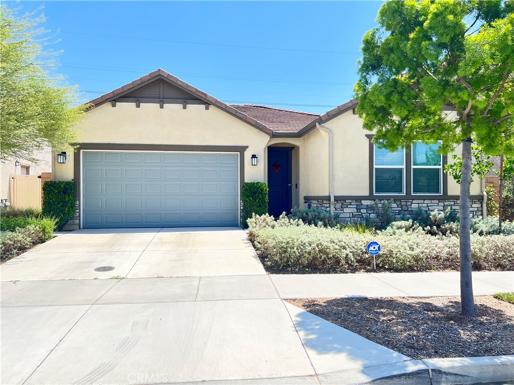 3400 E Foxglove