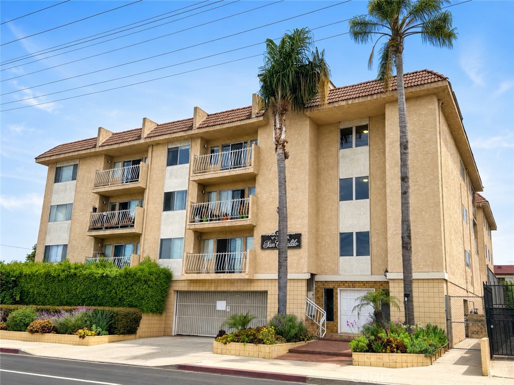 1311 S Grand Avenue 18