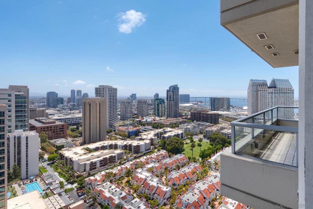 700 W E Street 2905