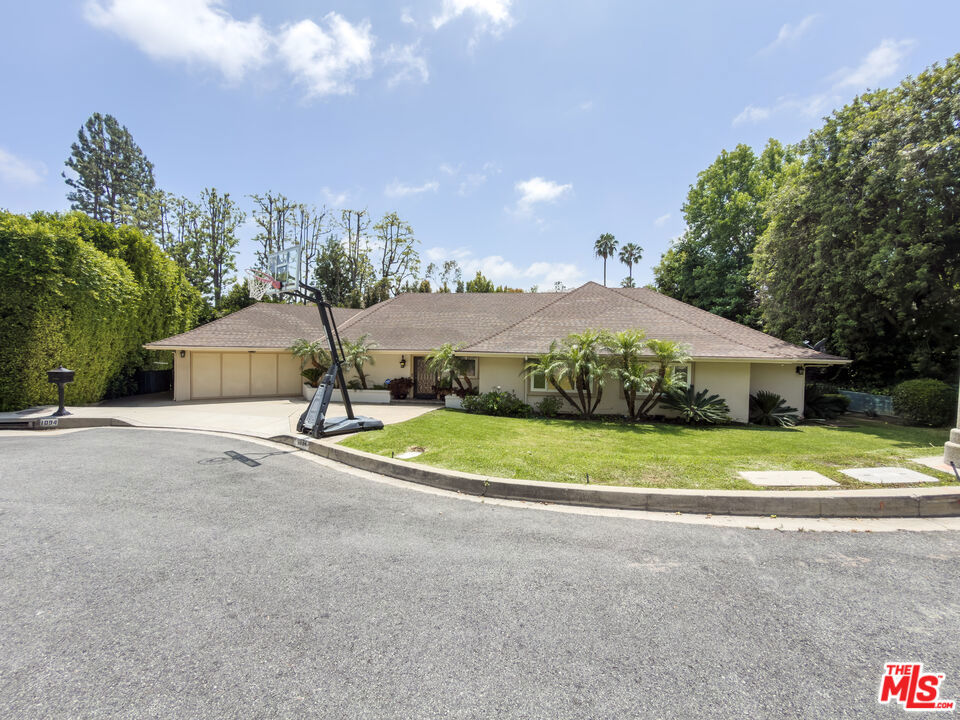 1094 Garden Lane