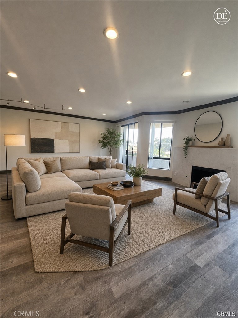 13920 Moorpark 204